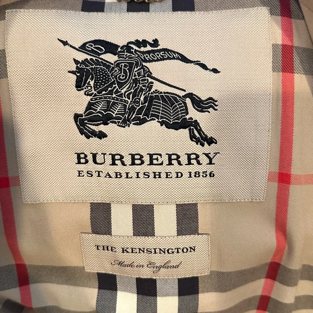 Authentic Burberry Kensington Heritage Trench Coat - Picture 5 of 9